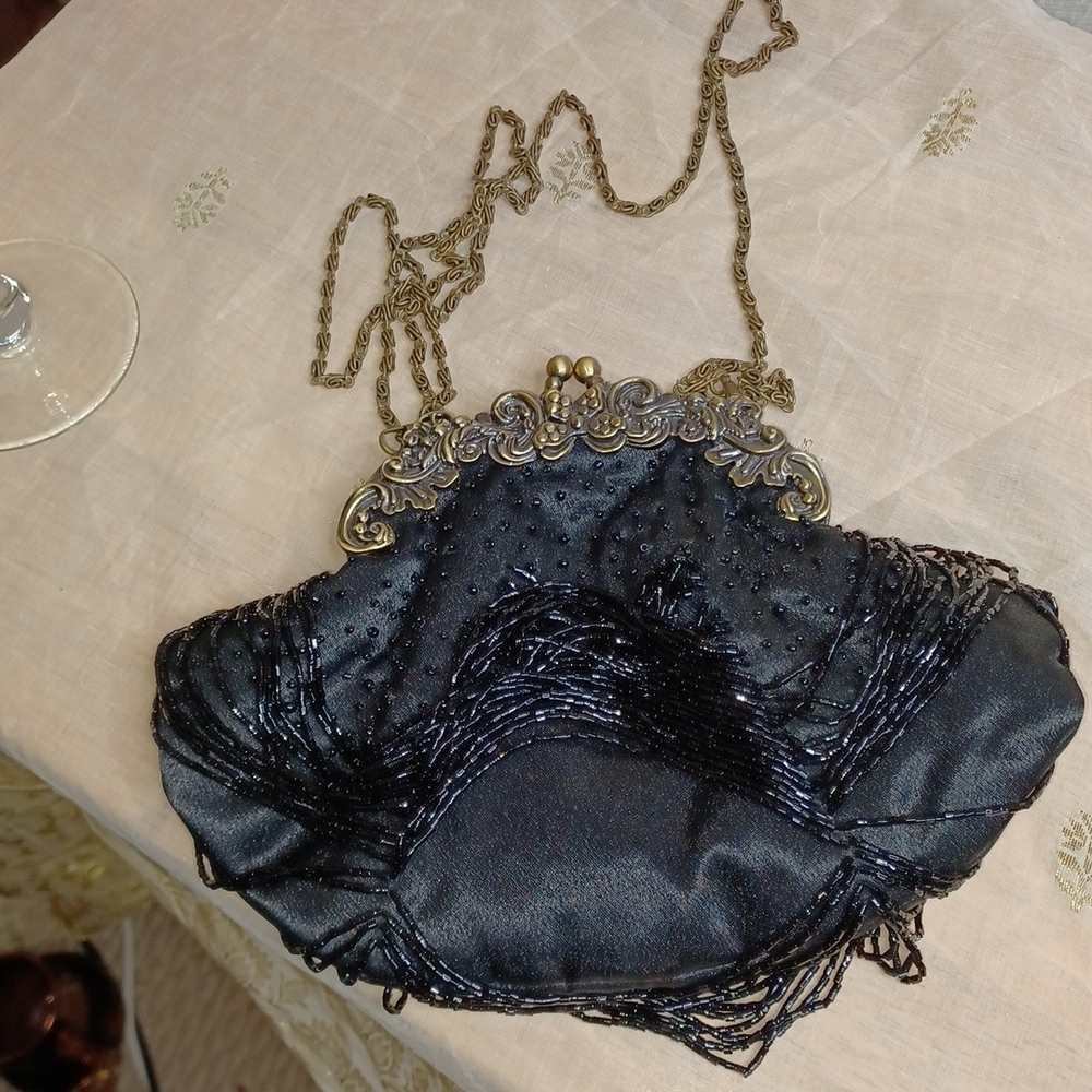 Belsen vintage style evening bag w. Chain